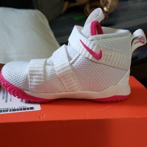 Lebron Soldier XI Sneakers